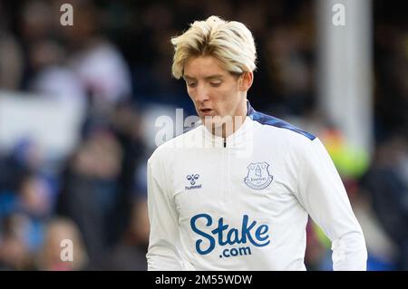 Anthony Gordon #10 d'Everton se réchauffe avant le match de la Premier League Everton contre Wolverhampton Wanderers à Goodison Park, Liverpool, Royaume-Uni, 26th décembre 2022 (photo de Phil Bryan/News Images) Banque D'Images