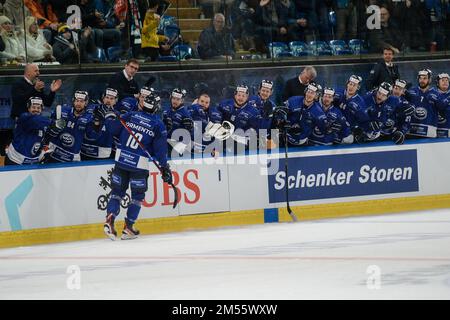 26.12.2022, Davos, Eisstadion Davos, Sprengler Cup: HC Ambri-Piotta - Orebro HK, Alexander Formentin de HC Ambri-Piotta célébrer son but 1:0 (Andrea Branca / SPP-JP) Banque D'Images