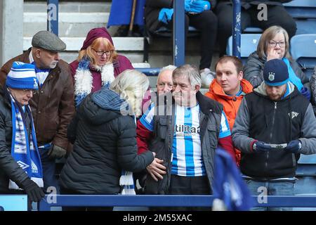 Preston, Royaume-Uni. 26th décembre 2022. Les fans de Huddersfield Town arrivent devant le match de championnat de Sky Bet Preston North End vs Huddersfield Town à Deepdale, Preston, Royaume-Uni, 26th décembre 2022 (photo de Gareth Evans/News Images) à Preston, Royaume-Uni, le 12/26/2022. (Photo de Gareth Evans/News Images/Sipa USA) Credit: SIPA USA/Alay Live News Banque D'Images