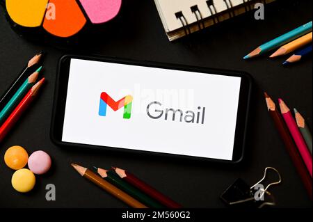 Pologne. 17th décembre 2022. Sur cette photo, un logo Google Gmail s'affiche sur un smartphone. (Credit image: © Mateusz Slodkowski/SOPA Images via ZUMA Press Wire) Banque D'Images