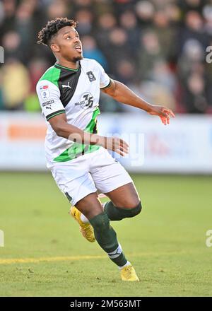 Cheltenham, Royaume-Uni. 26th décembre 2022. Plymouth Argyle avance Niall Ennis (11) pendant le match de la Sky Bet League 1 Cheltenham Town vs Plymouth Argyle au stade Jonny-Rocks, Cheltenham, Royaume-Uni, 26th décembre 2022 (photo de Stanley Kasala/News Images) à Cheltenham, Royaume-Uni, le 12/26/2022. (Photo de Stanley Kasala/News Images/Sipa USA) crédit: SIPA USA/Alay Live News Banque D'Images