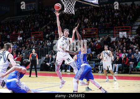 Italie-Casale (AL) 26/12/2022- Daum Mike lors du match du championnat italien de basket-ball A1 Bertram Derthona Panier Tortona vs NutriBullet Trévise (90-95) remporte Trévise crédit: Norberto Maccagno/Alay Live News Banque D'Images