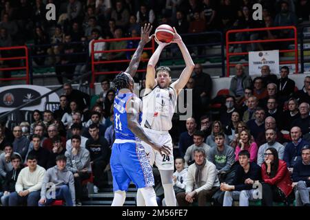 Italie-Casale (AL) 26/12/2022- Daum Mike lors du match du championnat italien de basket-ball A1 Bertram Derthona Panier Tortona vs NutriBullet Trévise (90-95) remporte Trévise crédit: Norberto Maccagno/Alay Live News Banque D'Images