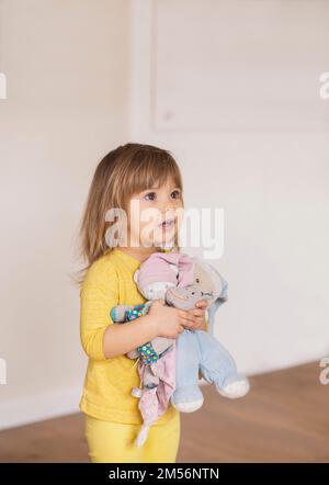 Des jouets souples charmants pour bébé. Placer pour le texte Banque D'Images