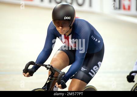 Jennifer Valente, des États-Unis, remportant l'événement omnium féminin, Championnats du monde de cyclisme sur piste UCI 2022. Banque D'Images