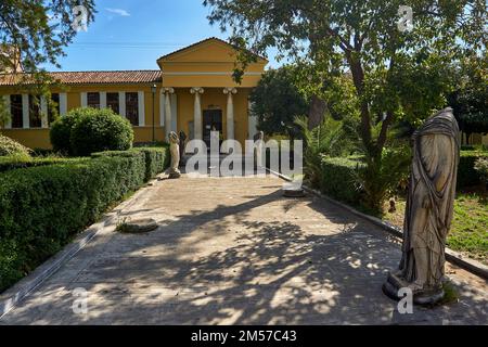 Vue extérieure du musée archéologique de Sparta situé dans la ville de Sparta, Laconia, Grèce. Il abrite des milliers de découvertes de l'ancienne Acropole o Banque D'Images