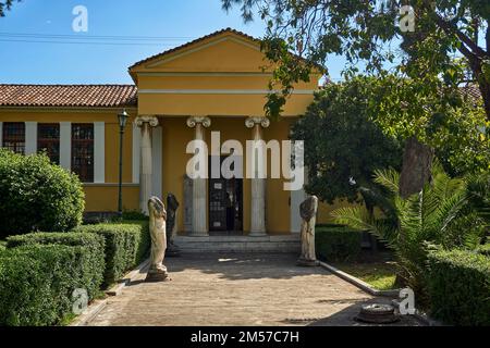 Vue extérieure du musée archéologique de Sparta situé dans la ville de Sparta, Laconia, Grèce. Il abrite des milliers de découvertes de l'ancienne Acropole o Banque D'Images