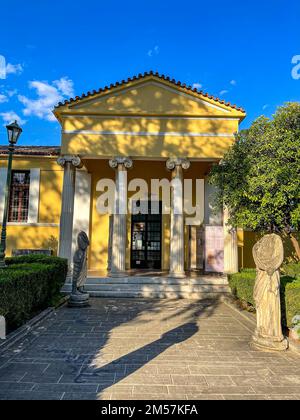 Vue extérieure du musée archéologique de Sparta situé dans la ville de Sparta, Laconia, Grèce. Il abrite des milliers de découvertes de l'ancienne Acropole o Banque D'Images