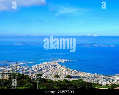 Vue panoramique de Trapani depuis la ville médiévale d'Erice - Sicile, Italie Banque D'Images