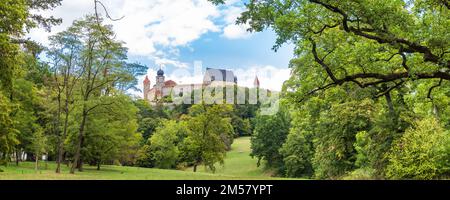 Coburg, Allemagne - 16 septembre 2022: Paysage urbain avec vue sur les châteaux de Coburg depuis le parc et les jardins de l'ancienne ville de Coburg en haute-Franconie, Bavière en Allemagne Banque D'Images