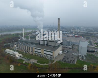 Düsseldorf, 11th décembre 2022, Allemagne. La centrale thermique et électrique de Lausward est une centrale à turbine à gaz et à vapeur. Banque D'Images