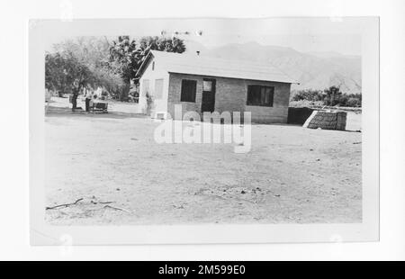 Légende originale: 'Torres-Martinez Reservation - Condino Hopkins 1935 Dimensions 26' x 28' Adobe. 4 chambres. Cuisine, salon, 2 chambres. Coût $500,00 prêt réintégré. $40,00 contribution des Indiens dans la construction.'. 1936 - 1942. Région du Pacifique (Riverside, CA). Impression photographique. Département de l'intérieur. Bureau des affaires indiennes. Agence de la mission. 11/15/1920-6/17/1946. Photographies Banque D'Images