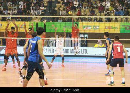 Bangabandhu Asian Central zone U-23 Championnat international de volley-ball masculin au stade intérieur Shaheed Suhrawardy à Mirpur, Dhaka, Bangladesh. Banque D'Images