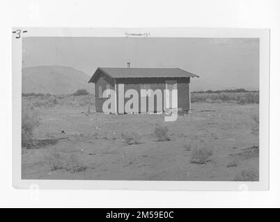 Légende originale: 'Torres-Martinez Reservation - Alice Lopez 1933 Dimensions 22' x 24' cadre. 3 pièces: cuisine, salon, chambre avec véranda. Coût $300,00 prêt réintégré. $60,00 dans travail contribué par l'Indien. 5/1/33 prêt pour $300 à construire la maison.'. 1936 - 1942. Région du Pacifique (Riverside, CA). Impression photographique. Département de l'intérieur. Bureau des affaires indiennes. Agence de la mission. 11/15/1920-6/17/1946. Photographies Banque D'Images