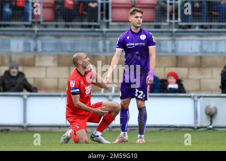 Londres, Royaume-Uni. 27th décembre 2022. Londres, Royaume-Uni. 27th décembre 2022. Danny Rose de Stevenage et Darren Pratley de Leyton Orient lors du match EFL Sky Bet League 2 entre Leyton Orient et Stevenage au Matchroom Stadium, Londres, Angleterre, le 27 décembre 2022. Photo de Carlton Myrie. Utilisation éditoriale uniquement, licence requise pour une utilisation commerciale. Aucune utilisation dans les Paris, les jeux ou les publications d'un seul club/ligue/joueur. Crédit : UK Sports pics Ltd/Alay Live News Banque D'Images