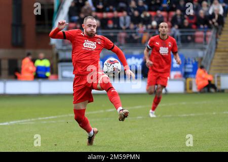 Londres, Royaume-Uni. 27th décembre 2022. Theo Archibald de Leyton Orient en action lors du match EFL Sky Bet League 2 entre Leyton Orient et Stevenage au Matchoom Stadium, Londres, Angleterre, le 27 décembre 2022. Photo de Carlton Myrie. Utilisation éditoriale uniquement, licence requise pour une utilisation commerciale. Aucune utilisation dans les Paris, les jeux ou les publications d'un seul club/ligue/joueur. Crédit : UK Sports pics Ltd/Alay Live News Banque D'Images