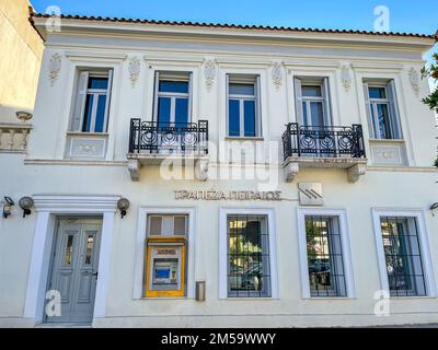 Le bâtiment néoclassique de la Banque du Pirée à Sparti, Laconia, Péloponnèse, Grèce. Pirée Bank est l'une des principales banques de détail grecques, spread Banque D'Images