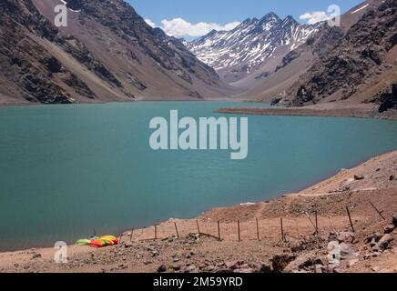 Lac Laguna del Inca dans les Andes, Chili Banque D'Images