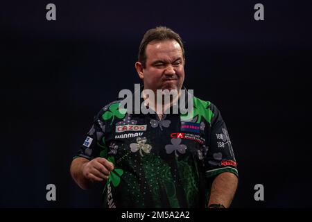 Brendan Dolan réagissant pendant le dixième jour du Championnat du monde des fléchettes de Cazoo à Alexandra Palace, Londres. Date de la photo: Mardi 27 décembre 2022. Banque D'Images