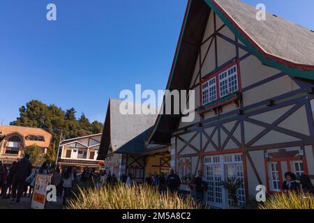 CAMPOS DO JORDAO, SAO PAULO, BRÉSIL - 13 juillet 2019 : les touristes arrivent au centre historique de la ville. Banque D'Images