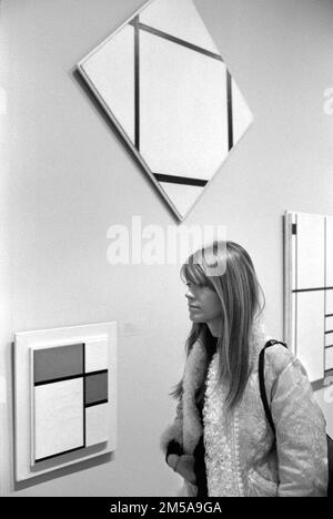 Françoise Hardy. Portrait de la chanteuse/auteure-compositrice française Françoise Madeleine Hardy (né en 1944), 1966. Banque D'Images