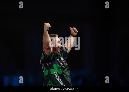 Brendan Dolan réagissant pendant le dixième jour du Championnat du monde des fléchettes de Cazoo à Alexandra Palace, Londres. Date de la photo: Mardi 27 décembre 2022. Banque D'Images