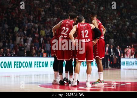 Belgrade, Serbie, 15 décembre 2022. Les joueurs de EA7 Emporio Armani Milan font une pause lors du match EuroLeague 2022/2023 de Turkish Airlines entre Crvena Zvezda mts Belgrade et EA7 Emporio Armani Milan à Aleksandar Nikolic Hall à Belgrade, Serbie. 15 décembre 2022. Crédit : Nikola Krstic/Alay Banque D'Images