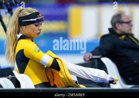 HEERENVEEN, PAYS-BAS - DÉCEMBRE 27: Jutta Leerdam de Jumbo Visma en compétition sur les femmes 500m pendant le KNSB Speed Skating NK Sprint sur 27 décembre 2022 à Heerenveen, pays-Bas (photo par Andre Weening/Orange Pictures) Banque D'Images