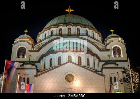 Vue nocturne de la cathédrale Saint-Sava à Belgrade, Serbie. La cathédrale Saint-Sava est l'un des endroits les plus célèbres à visiter à Belgrade. Banque D'Images