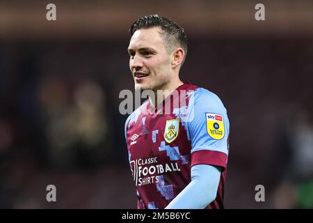 Connor Roberts #14 de Burnley à la fin du match de championnat de Sky Bet Burnley vs Birmingham City à Turf Moor, Burnley, Royaume-Uni, 27th décembre 2022 (photo de Mark Cosgrove/News Images) Banque D'Images