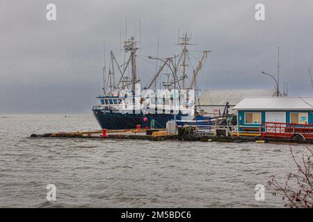 Jetée partiellement submergée lors des inondations côtières à Steveston Colombie-Britannique Canada Banque D'Images