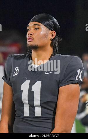 St. John Bosco Braves Tight End Matayo Uiagalelei (11) lors du championnat d'État de football de la CIF Open Division 2022 le samedi décembre Banque D'Images