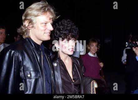 Joan Collins et Peter Holm Circa années 1980 crédit: Ralph Dominguez/MediaPunch Banque D'Images