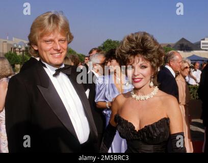 Joan Collins et Peter Holm Circa années 1980 crédit: Ralph Dominguez/MediaPunch Banque D'Images