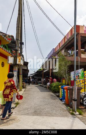 Pulau Ketam, Malaisie - 26 décembre 2022: Pulau Ketam traduit signifie île de crabe, c'est une petite île située au large de la côte de Klang. Vue sur la rue Banque D'Images