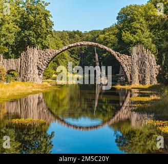 Rakotzbruecke, pont Devils, Azalea et parc Rhododendron Kromlau, Allemagne Banque D'Images