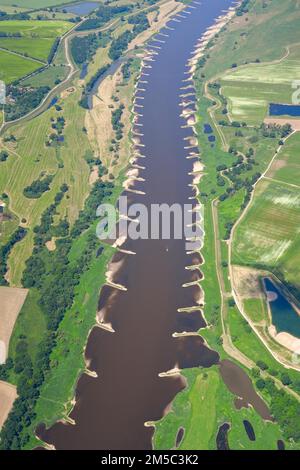 Vue aérienne de l'Elbe au sud de Havelberg, rivière, groynes, digue, protection contre les inondations, Saxe-Anhalt, Allemagne Banque D'Images