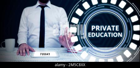 Affiche textuelle indiquant l'éducation privée. Mot pour appartenance à une personne ou à un groupe particulier Banque D'Images