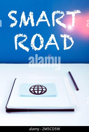 Légende de texte présentant Smart Road. Concept Internet nombre de différentes façons dont les technologies sont intégrées dans les routes Banque D'Images