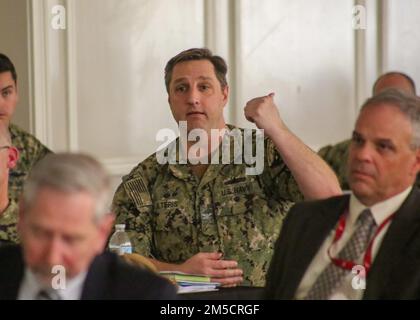 PENSACOLA, Floride (2 mars 2022) le capitaine Stephen J. Ilteris, commandant du Centre de leadership et d'éthique de la Marine, fait part de ses commentaires au cours d'une brève présentation au Commandement de l'éducation et de l'instruction de la Marine (CTNE) au printemps hors site à la Station aérienne de la Marine Pensacola. La réunion a été l’occasion pour les dirigeants du domaine du développement de la Force des RH de NETC/MyNavy de discuter d’une gamme de priorités et de questions qui s’étendent de l’autre côté de la mission « rue à la flotte » de recrutement, de formation et de livraison de combattants prêts au combat à la flotte. Banque D'Images