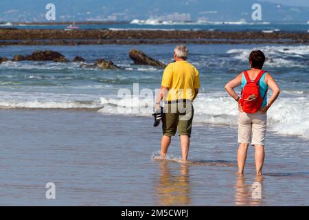 Marchez sur la plage d'Uhabia. Activités de vacances. Bidart, littoral basque, France Banque D'Images