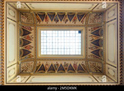 Intérieur de la bibliothèque de l'université centrale d'ELTE à Budapest, Hongrie. L'Université Eotvos Lorand (ELTE) est la plus grande et la plus ancienne université de Hongrie. Banque D'Images