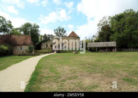 Chapelle et demeure du seigneur fortifié au Château de Crevecoeur, Crevecoeur-en-Auge, Calvados, Normandie, France Banque D'Images