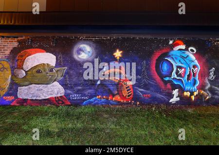 La fresque Star Wars avec Yoda à Santa Hat et BB8 lumières de Noël a été créée sur un mur à Leeds par les artistes Laffiti & Northern Mural Co Banque D'Images