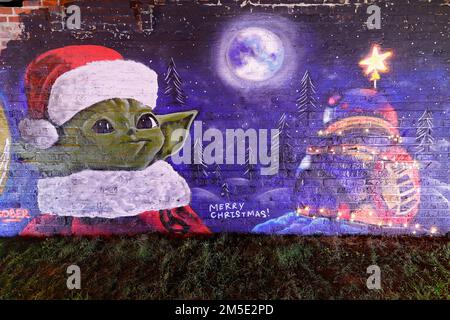 La fresque Star Wars avec Yoda à Santa Hat et BB8 lumières de Noël a été créée sur un mur à Leeds par les artistes Laffiti & Northern Mural Co Banque D'Images