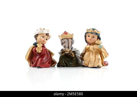 Les trois sages. Figurines en céramique isolées sur fond blanc. Copier l'espace. Banque D'Images