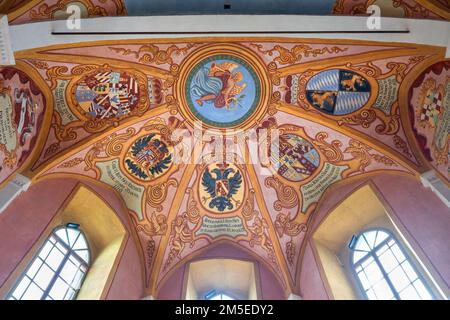 Abside avec fresques à St. Intérieur de la chapelle George au château de Ljubljana en Slovénie. Banque D'Images