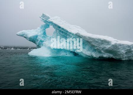 Iceberg d'eau douce au large de la côte du Groenland Banque D'Images