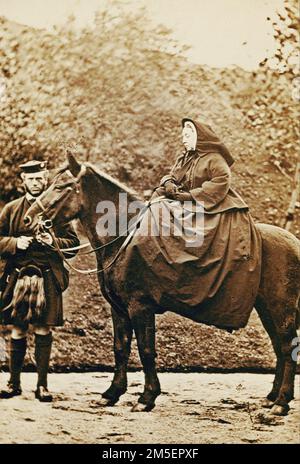 Queen Victoria sur 'Fyvie' avec John Brown à Balmoral - 1863 - Photographie prise par le photographe écossais George Washington Wilson. Banque D'Images