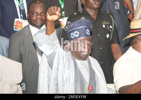 Asiwaju Bola Ahmed Tinubu, candidat à la présidence du Congrès All progressive (APC), qui est le parti au pouvoir au Nigeria, assiste à une campagne électorale avant les élections présidentielles de 2023 à Jos, dans l'État du plateau. Nigéria. Banque D'Images